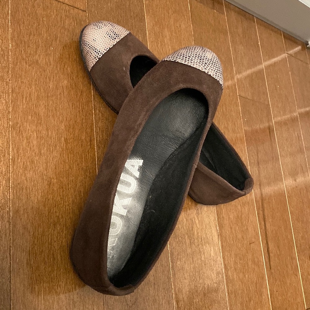 Kokua Brown Suede Cap Toe Ballet Flats Sz 36/6